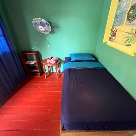 Valerie Emanuel Apartments Bocas del Toro Exterior photo