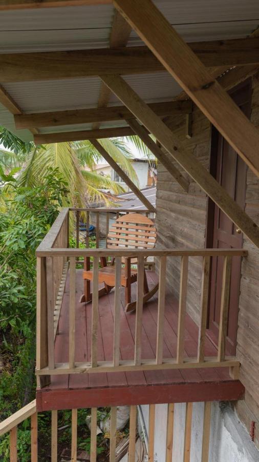 Valerie Emanuel Apartments Bocas del Toro Exterior photo