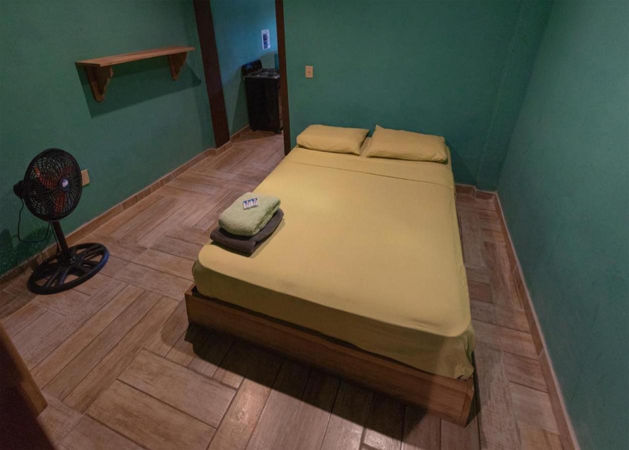 Valerie Emanuel Apartments Bocas del Toro Exterior photo