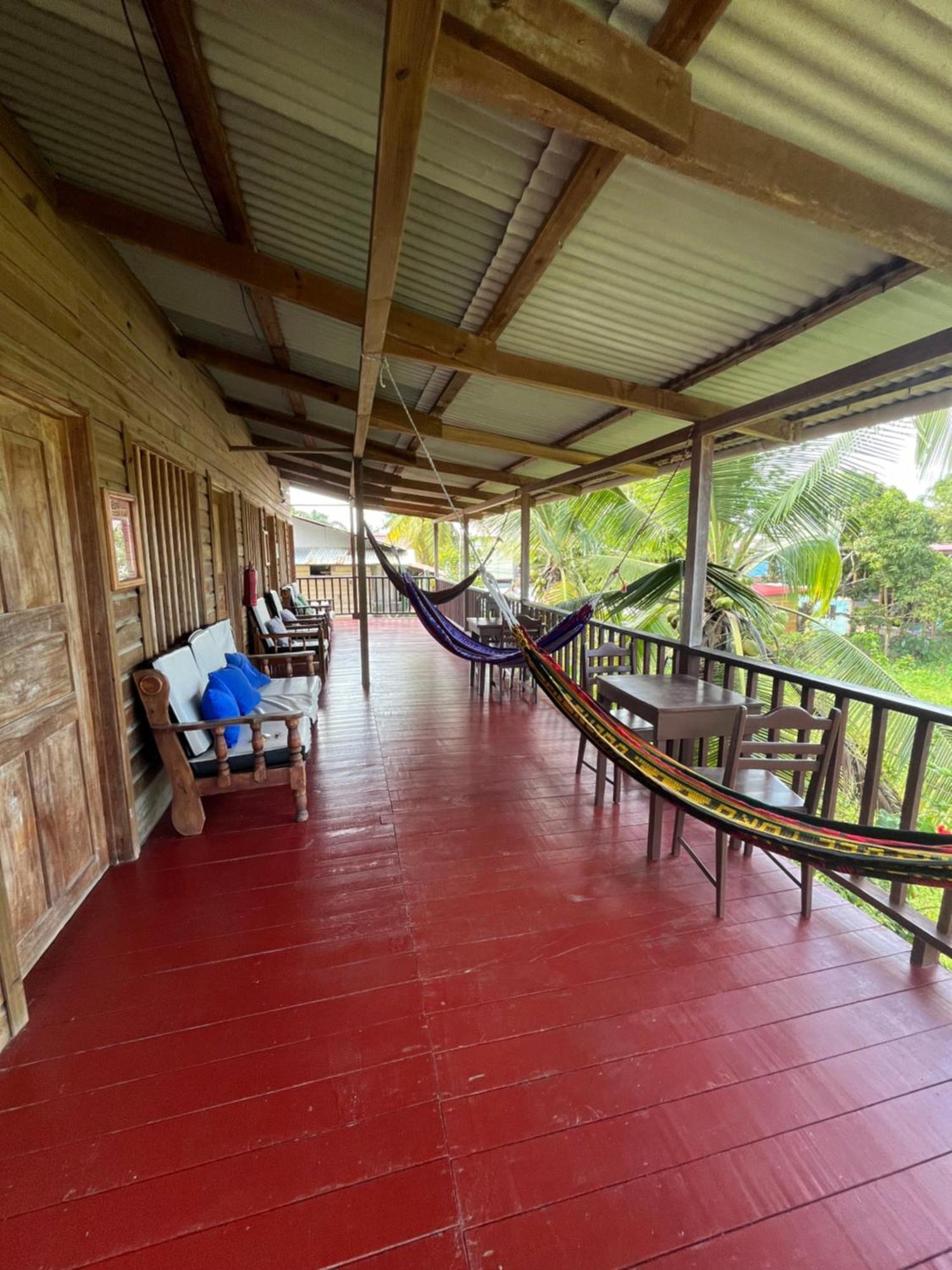 Valerie Emanuel Apartments Bocas del Toro Exterior photo