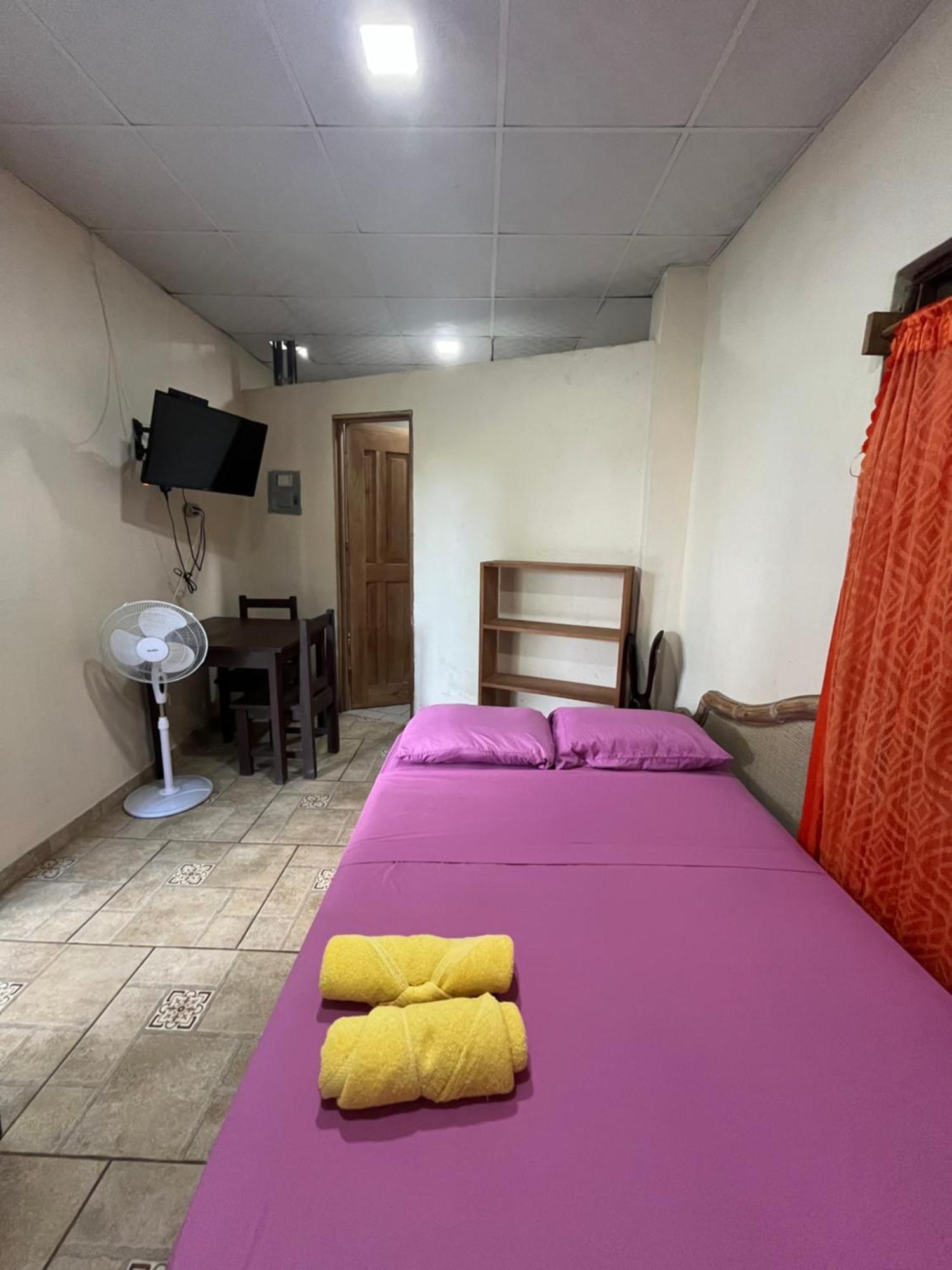 Valerie Emanuel Apartments Bocas del Toro Exterior photo
