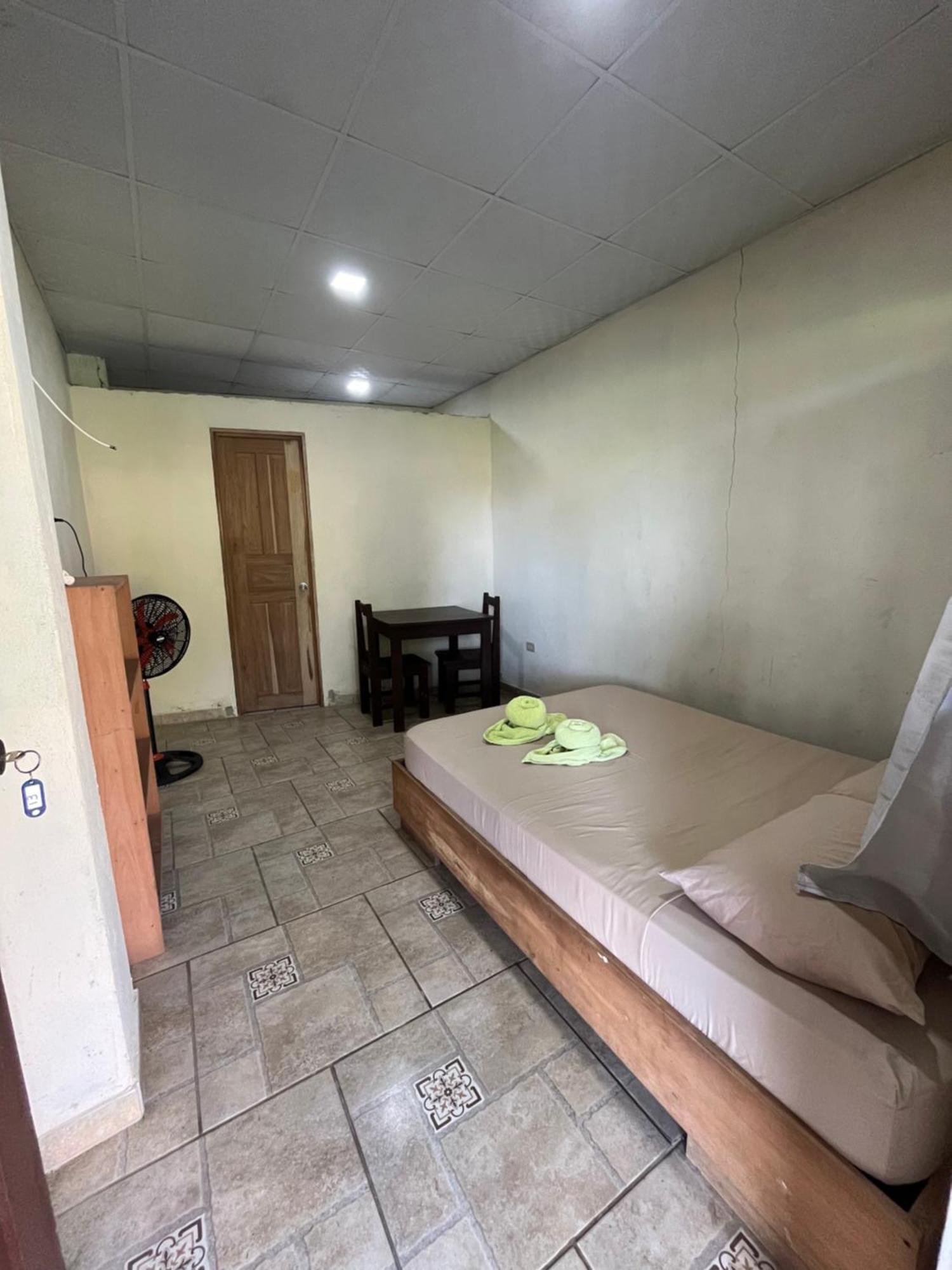 Valerie Emanuel Apartments Bocas del Toro Exterior photo