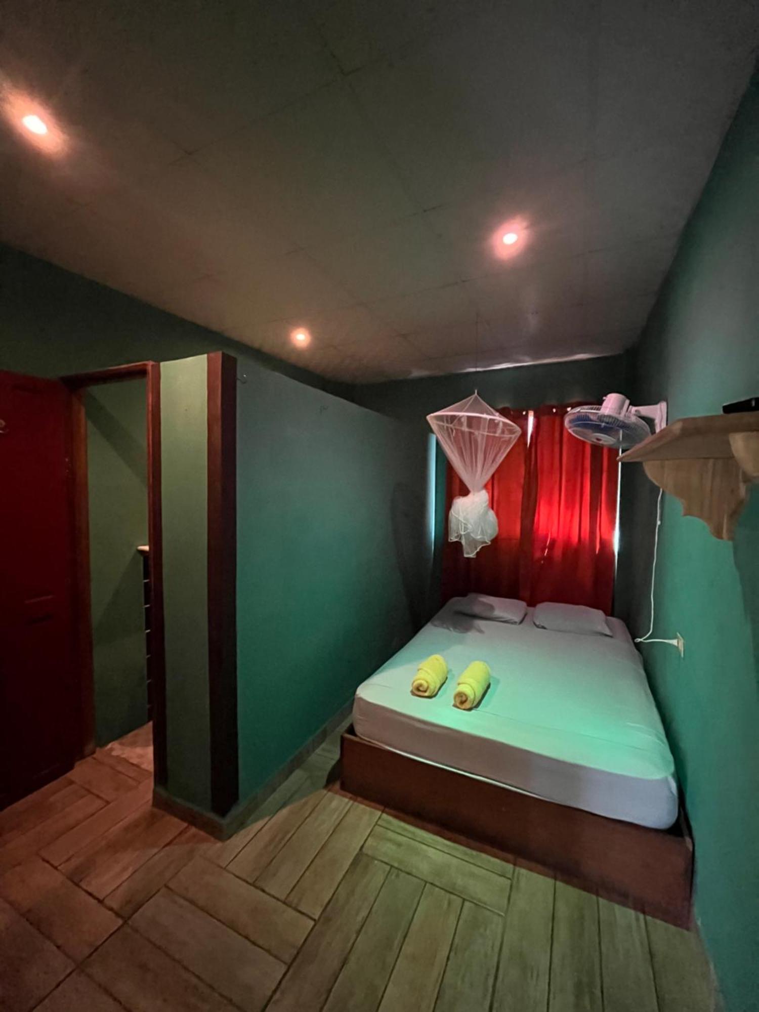 Valerie Emanuel Apartments Bocas del Toro Exterior photo